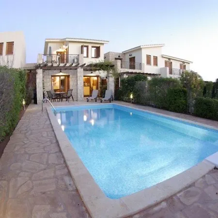 Villa Luxury 2 Bedroom Villa With Communal Pool, Paphos Villa 1159 *