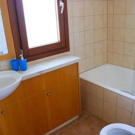 Luxury 2 Bedroom Villa With Communal Pool, Paphos Villa 1159 *