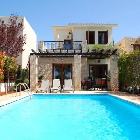Villa Luxury 2 Bedroom Villa With Communal Pool, Paphos Villa 1159