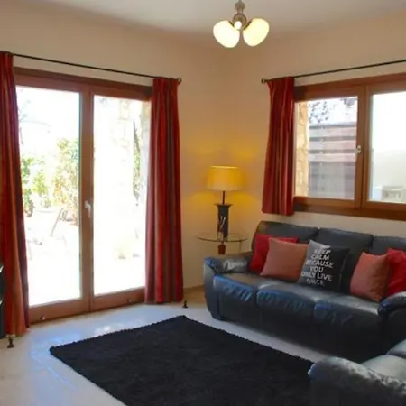 Luxury 2 Bedroom Villa With Communal Pool, Paphos Villa 1159 Kouklia