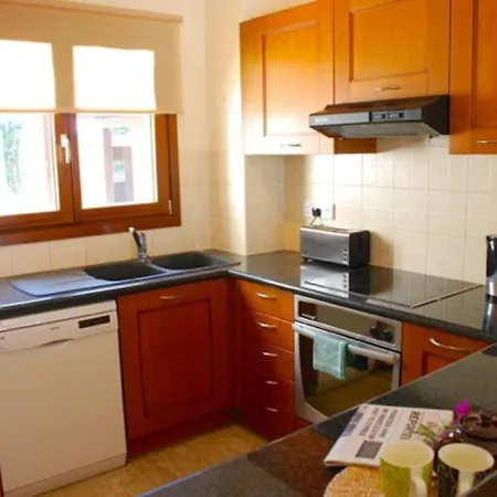 Villa Luxury 2 Bedroom Villa With Communal Pool, Paphos Villa 1159 Kouklia