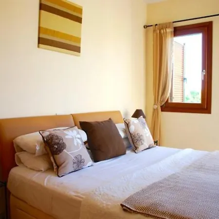 Luxury 2 Bedroom Villa With Communal Pool, Paphos Villa 1159