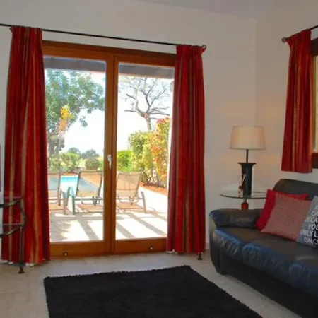 Villa Luxury 2 Bedroom Villa With Communal Pool, Paphos Villa 1159 Kouklia