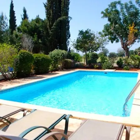 Luxury 2 Bedroom Villa With Communal Pool, Paphos Villa 1159 *