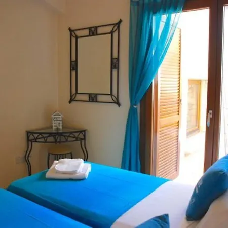 Villa Luxury 2 Bedroom Villa With Communal Pool, Paphos Villa 1159