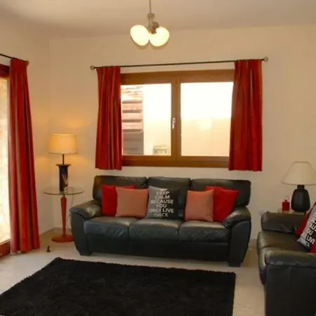 Villa Luxury 2 Bedroom Villa With Communal Pool, Paphos Villa 1159