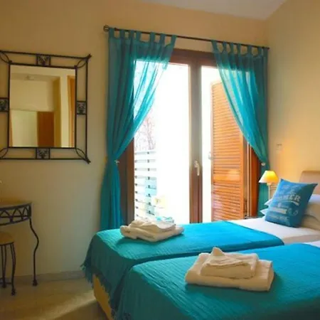 Luxury 2 Bedroom Villa With Communal Pool, Paphos Villa 1159 *
